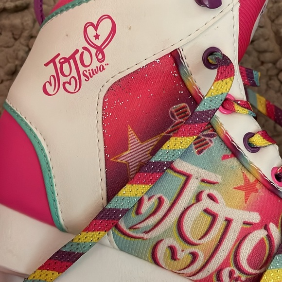 Roller Skates. JoJo Siwa girls roller skates size 12-2. Gently used. Exc… - Picture 6 of 6
